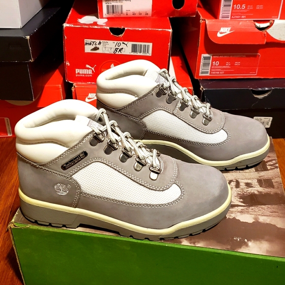 TIMBERLAND- JUNIOR FIELD BOOTS. Size- 4.5 - Picture 3 of 5